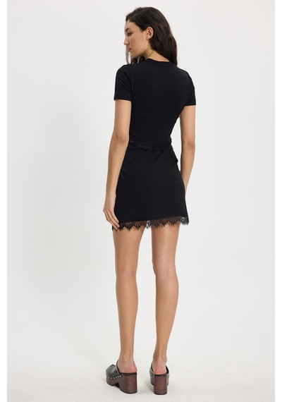 Tudors Kadın Slim Fit Dar Kesim Pamuklu Bisiklet Yaka Dantel Detaylı Siyah Etek Tişört Takım-50455