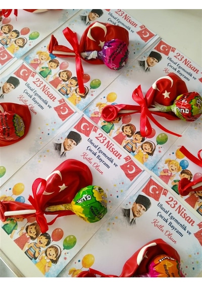 Farklı Market 23 Nisan Coşkusu Çocuk Bayramı Bayraklı Balon Ve Şekerli Hediye Seti 8 Adet