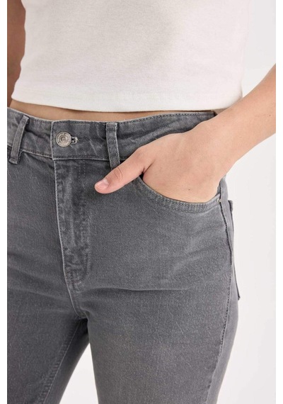 DeFacto Comfort Straight Yüksek Bel Bilek Boy Jean Yıkamalı Pantolon E3413AXNSNM36