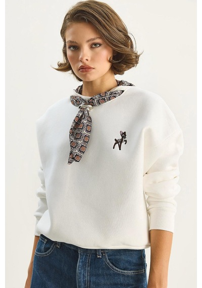 Shade Kadın Fular Detaylı Ceylan Nakışlı Üç İplik Şardonlu Oversize Sweatshirt 6916 60283615 - Beyaz