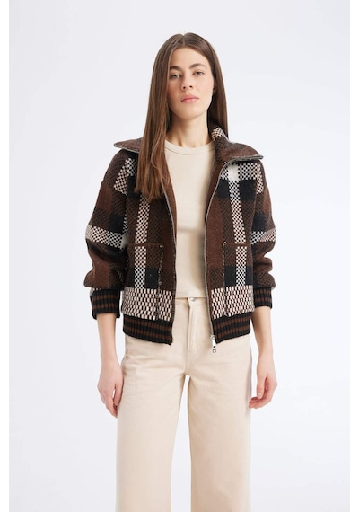 Defacto Regular Fit Kareli Fermuarlı Dik Yaka Triko Hırka E7733AX25SP Kahve Defacto Regular Fit Kareli Fermuarlı Dik Yaka Triko Hırka E7733AX25SP Kahve
