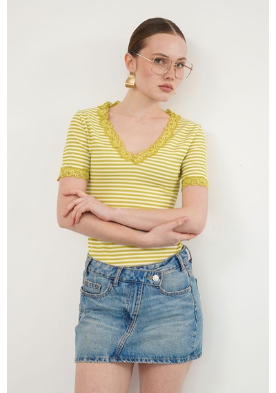Verymoda D 3006 Yaka Ve Kol Ucu Güpür V Yaka T Shırt - D3006 Yağ Yeşili