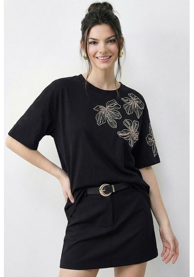 Shade Kadın Boncuk Taş İşlemeli Çiçek Desenli Kol Detaylı Bisiklet Yaka T-shirt 2107 60283972 - Siyah Shade Kadın Boncuk Taş İşlemeli Çiçek Desenli Kol Detaylı Bisiklet Yaka T-shirt 2107 60283972 - Siyah