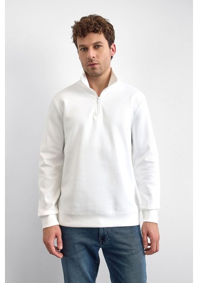 Backandbond Beyaz Regular Fit Dik Yaka Yarım Fermuarlı Sweatshirt