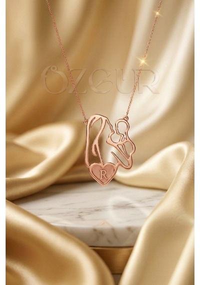 925 Ayar Gümüş Anne Bebek Figürlü Harfli Kolye Rose Gold