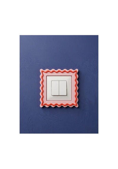 Dalgalı Priz Çerçevesi - Kolay Montaj Dekoratif Duvar Aksesuarı Priz Alanı 9 X 9 Cm