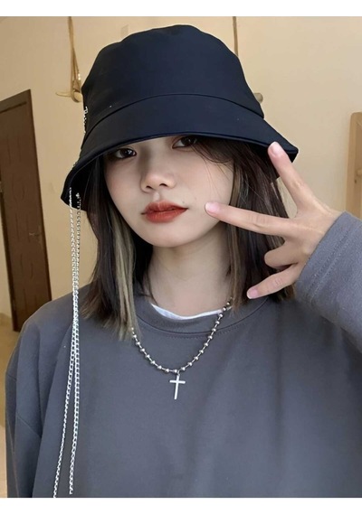 Tezzgelsin Unisex K Pop Tasarım Zincirli Bucket Şapka Siyah