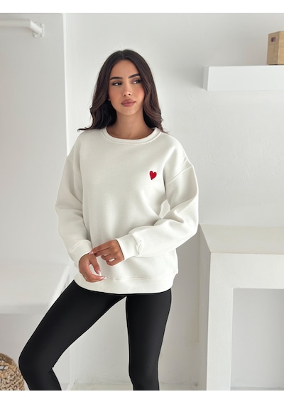 Kadın Kalp Nakışlı Sweatshirt Sade & Sevgi Dolu Stil Beyaz