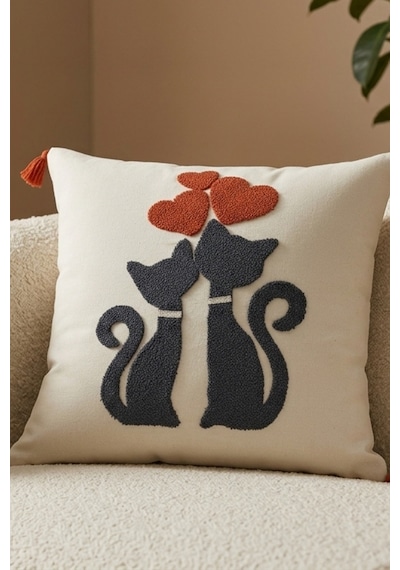 İki Kedi Ve Kalp Motifli Kabartmalı Punch Nakışlı Püsküllü Dekoratif Kırlent Kılıfı 42x42 Cm Pamuk Bej
