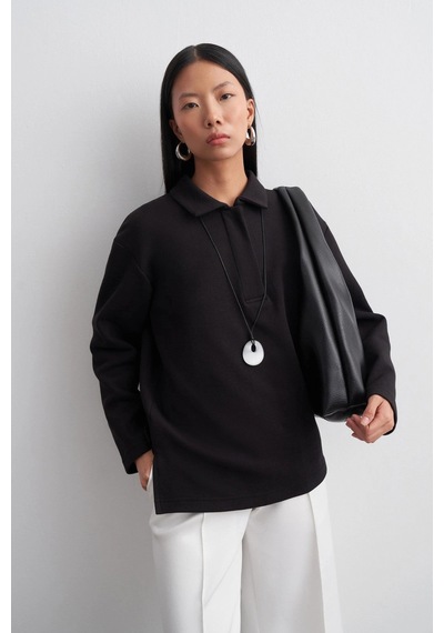 Kadriye Baştürk Yırtmaçlı Polo Yaka Sweatshirt Siyah