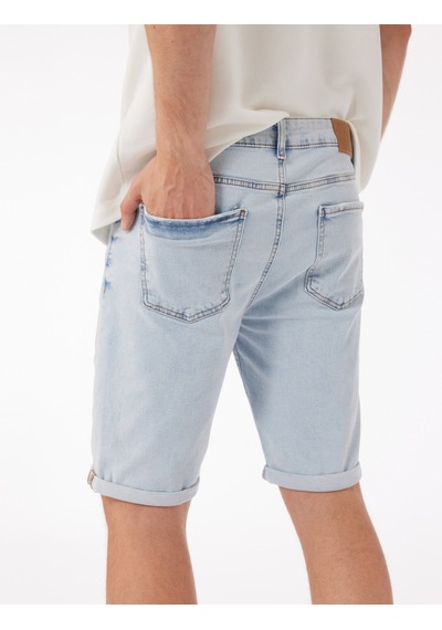 Koton Katlamalı Paça Cep Detaylı Pamuklu Slim Fit Jean Şort Açık İndigo 5sam40191nd Açık İndigo Koton Katlamalı Paça Cep Detaylı Pamuklu Slim Fit Jean Şort Açık İndigo 5sam40191nd Açık İndigo