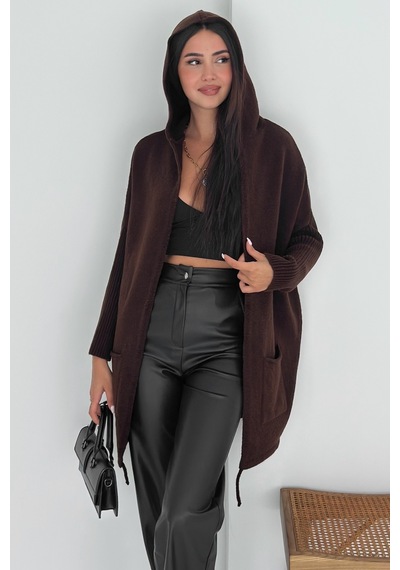 Femelle Kadın Kahverengi Yarasa Kol Çift Cepli Kapüşonlu Dökümlü Salaş Oversize Standart Beden Triko Hırka