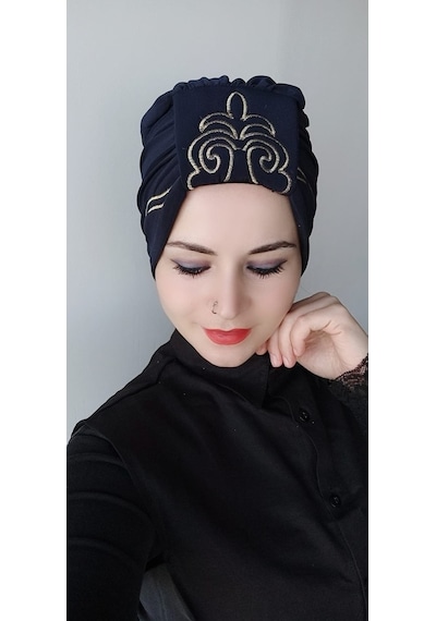 Kadın Şal Desen Işleme Çift Taraflı Bone Lacivert Kadın Şal Desen Işleme Çift Taraflı Bone Lacivert