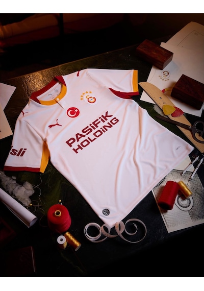 Galatasaray S.k. Beyaz Forma 26/27 Alternatif Forma 5 Yıldızlı Erkek Forma