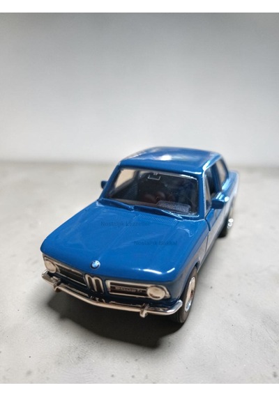 Nostaljik Mavi Bmw 2000 Tı 1/32 Ölçek Metal Çek Bırak Kapılar Açılır Model Araba Çok Renkli