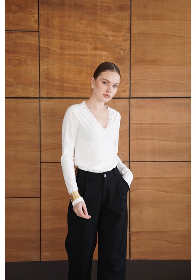 Verymoda Yakası Dantel Detaylı Bluz F2088 Krem