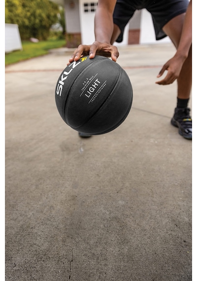 Sklz Geliştirilmiş Dribbling İçin Hafif Kontrollü Basketbol Antrenörü, Siyah