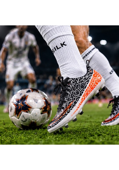 Futbol Kramponu 36-44 Numara Şık Tasarım, Dikkat Çeken Renk Seçenekleri Siyah - Turuncu