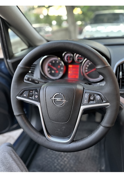 Opel Insignia Araca Özel Direksiyon Kılıfı Bombeli Direksiyonlar