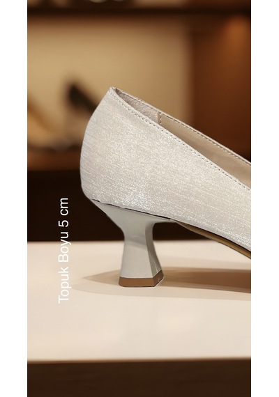 Altın Pabuç Kadın Topuklu Ayakkabı - Stiletto, Her Tarza Uyumlu Klasik Şıklık Krem