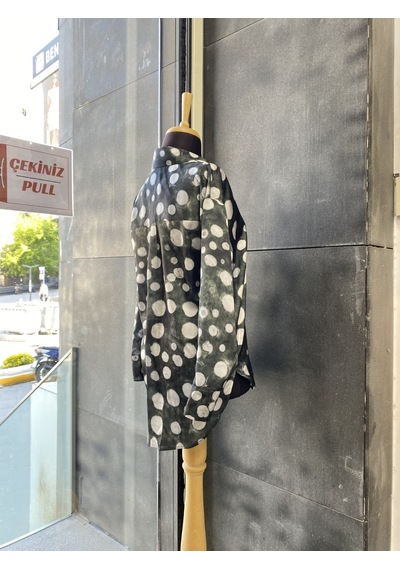 Pera Moda Oversize Kalıp Batik Desenli Puantiyeli Saten Gömlek Haki