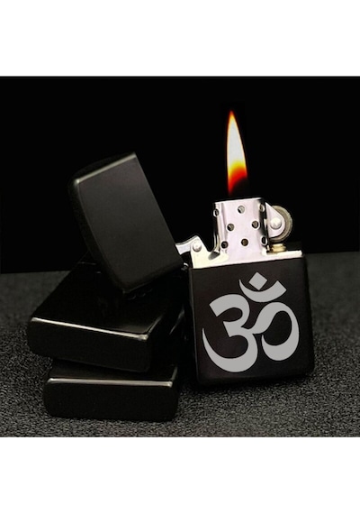 Om Sembolü Hindu Yoga Meditasyon Lazer Silinmez Resimli Benzinli Çakmak İsim Yazılabilir Hediyelik Siyah