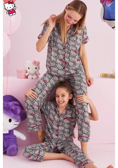 Siyah İnci Lisanslı %100 Pamuk Çok Renkli Düğmeli Biyeli Pijama Takım Hk050 Gri Siyah İnci Lisanslı %100 Pamuk Çok Renkli Düğmeli Biyeli Pijama Takım Hk050 Gri