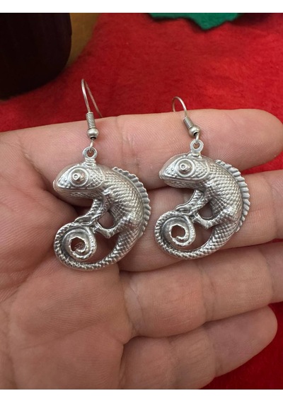 Spiral Chameleon Bukalemun Figürlü Eskitme Gümüş Renk Sallantılı Küpe Çok Renkli
