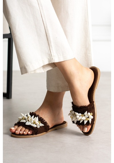 Dabab Shoes Shella Kadın Deniz Kabuğu Ve İnci Detaylı Acı Kahve Hasır Dokulu Düz Taban Açık Burun Terlik Kahverengi Dabab Shoes Shella Kadın Deniz Kabuğu Ve İnci Detaylı Acı Kahve Hasır Dokulu Düz Taban Açık Burun Terlik Kahverengi
