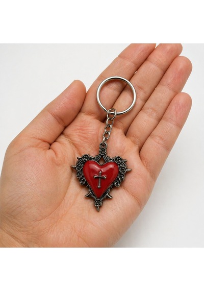Gotik Kalp Anahtarlık Kırmızı Metal Haç Detaylı Unisex Aksesuar