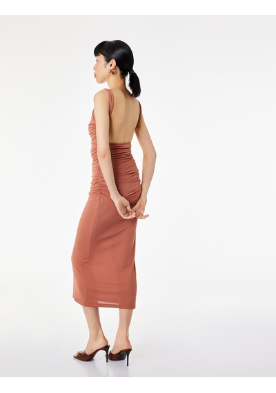 Koton Metal Aksesuarlı Kayık Yaka Kolsuz Slim Fit Drapeli Midi Abiye Elbise Kahverengi 6sak80104fk Kahve