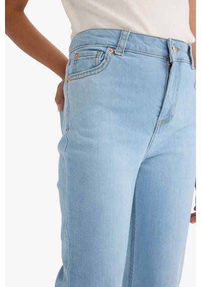 Defacto Kız Çocuk Flare Fit İspanyol Paça Jean Pantolon E6182a825aunm39 Mavi Defacto Kız Çocuk Flare Fit İspanyol Paça Jean Pantolon E6182a825aunm39 Mavi