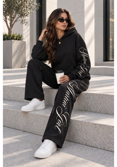 Macklin Unisex Kadın Erkek Martini Girl Kol Paça Baskılı Oversize 3 İplik Kapüşonlu Sweatshirt Ve Baggy Eşofman Altı Siyah Macklin Unisex Kadın Erkek Martini Girl Kol Paça Baskılı Oversize 3 İplik Kapüşonlu Sweatshirt Ve Baggy Eşofman Altı Siyah