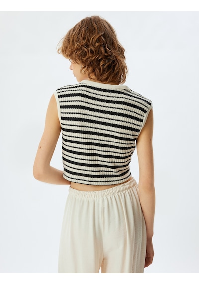 Koton Crop Triko Hırka Kolsuz V Yaka Renk Bloklu İnci Düğmeli Cep Detaylı Slim Fit Siyah Çizgili 5wal90030ık Siyah Koton Crop Triko Hırka Kolsuz V Yaka Renk Bloklu İnci Düğmeli Cep Detaylı Slim Fit Siyah Çizgili 5wal90030ık Siyah