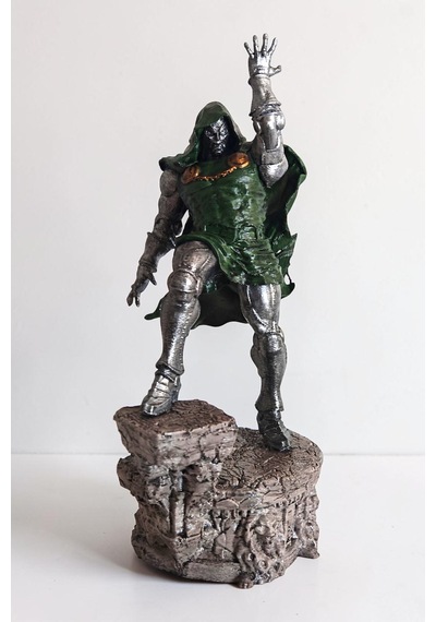 Doctor Doom Figür 20 Cm