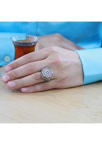 Tesbihane Hüsnü Hat Ayetel Kürsi Yazılı Zirkon Taş Süslemeli Geleneksel Motif Detaylı 925 Ayar Gümüş Erkek Yüzük Yeşil