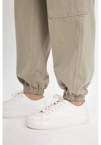 DeFacto Coool Gabardin Jogger Pantolon Normal Bel Basic Düz Kargo Cepli B0454AX24AUKH419