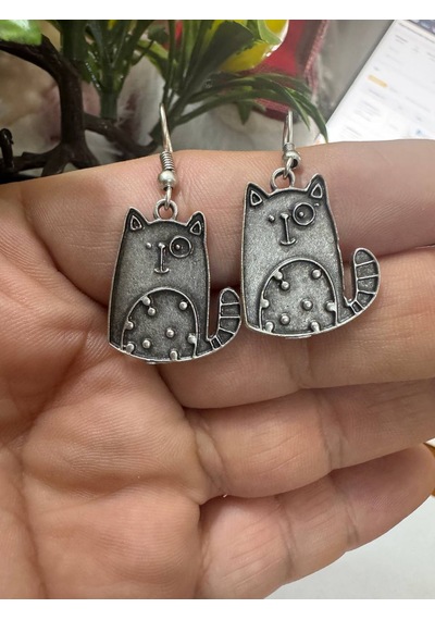 Sevimli Kedi Figürlü Metal Tasarım Sallantılı Küpe Çok Renkli