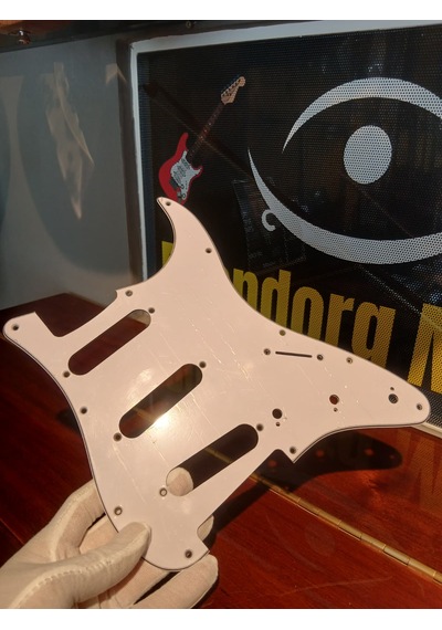 Elektro Gitar Pickguard Beyaz 11 Delik S/s/s Konfigürasyon 4-ply Tortoise Shell Strat Pickguard