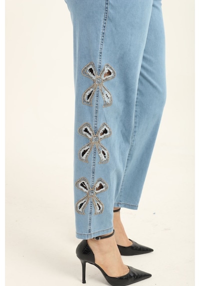 Zanessi Fashıon Büyük Beden Yüksek Bel Taş Detaylı Likralı Beli Lastikli Denim Mom Kadın Pantolon Mavi Zanessi Fashıon Büyük Beden Yüksek Bel Taş Detaylı Likralı Beli Lastikli Denim Mom Kadın Pantolon Mavi