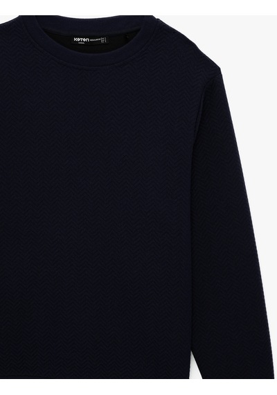 Koton Regular Fit Uzun Kollu Dokulu Kapitone Bisiklet Yaka Sweatshirt Lacivert 6wam70306mk Lacivert