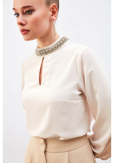Sateen Yaka Aksesuarlı Bluz - Bej-132569