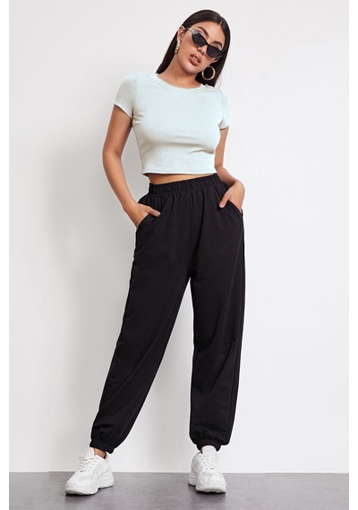 Kadın Beyaz Yuvarlak Yaka Yarım Kol Crop Top Bluz