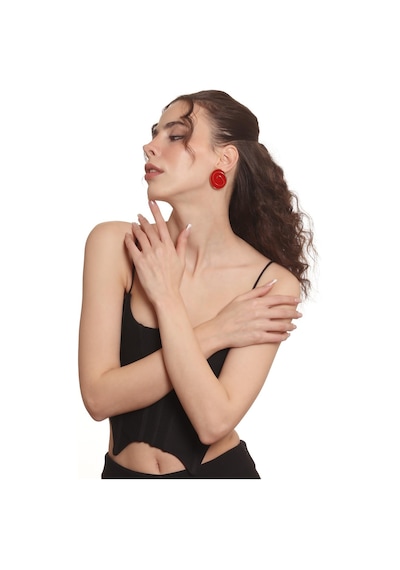 Kadın Altın Renk Lak Kaplama Çivili Model Kırmızı Mineli Küpe Altın