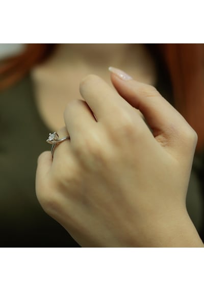 Lova E Renk 0,30 Karat Pırlanta Tektaş Yüzük - 1070040