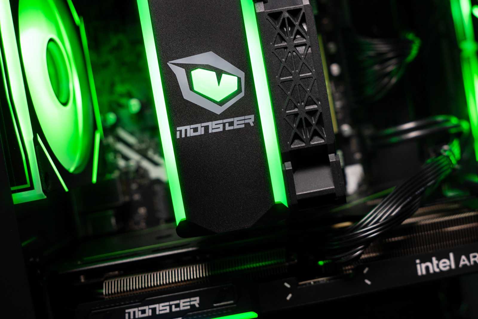 Monster Tulpar TD3 V1.9.5.7 i7-14700H 32 GB 2 TB SSD 10 GB Arc B570 W11H Masaüstü Oyuncu Bilgisayarı