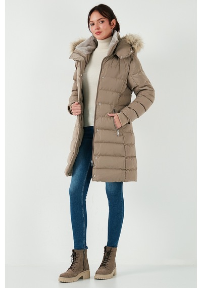 Lela Regular Fit Çıkarılabilir Kapüşonlu Fermuarlı Cepli Şişme Bayan Mont 497Emily Koyu Bej Lela Regular Fit Çıkarılabilir Kapüşonlu Fermuarlı Cepli Şişme Bayan Mont 497Emily Koyu Bej