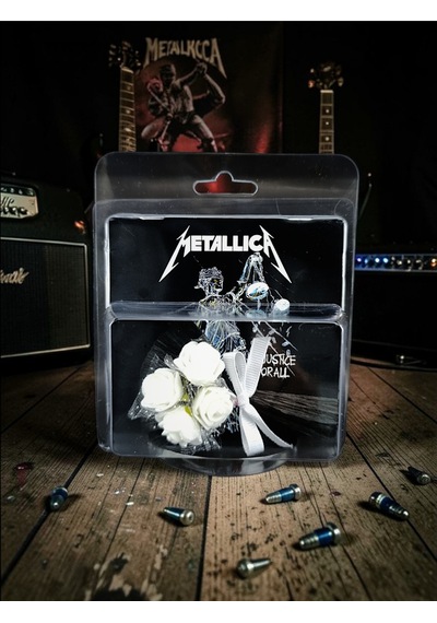 Metallica Hot Flowers Siyah Beyaz Hediye Buketi Aynalı Koleksiyon
