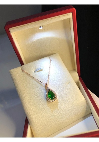 Damla Model Zümrüt Taşlı 925 Gümüş Işıklı Kutuda Sevgiliye Eşe Anneye Arkadaşa Hediye Kolye Damla Model Zümrüt Taşlı 925 Gümüş Işıklı Kutuda Sevgiliye Eşe Anneye Arkadaşa Hediye Kolye