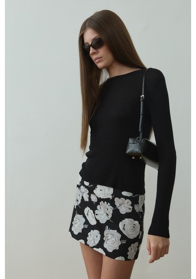Suud Collection Siyah Rozze Düşük Bel Mini Etek
